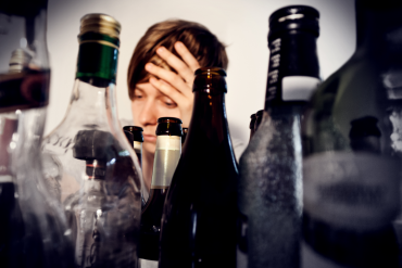 Czym jest ciąg alkoholowy i jak go przerwać?