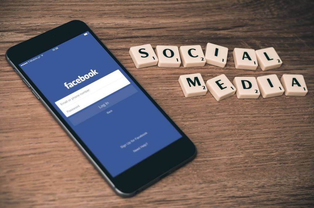 Uzależnienie od Facebooka. Jak media społecznościowe wpływają na Twoją psychikę?